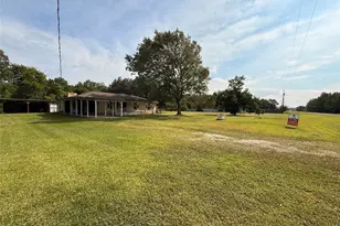 302 Channelview Dr, Anahuac, TX 77514 - Photo 3