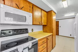 302 Channelview Dr, Anahuac, TX 77514 - Photo 11