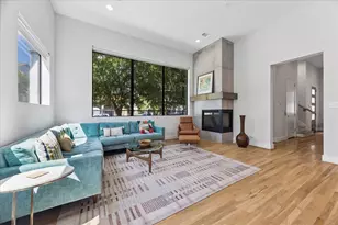 1311 Castle Ct, Houston, TX 77006 - Photo 9