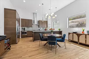 1311 Castle Ct, Houston, TX 77006 - Photo 11