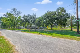 14 Co Rd 2400, Hull, TX 77564 - Photo 37