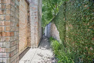 4 River Hollow Ln, Houston, TX 77027 - Photo 33