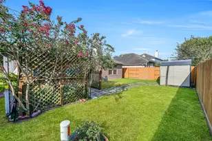706 St Croix St, Alvin, TX 77511 - Photo 27