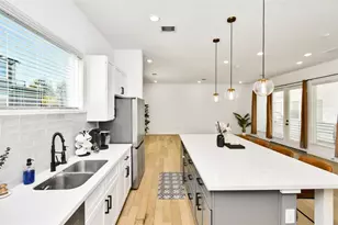 208 N York St, Houston, TX 77003 - Photo 9