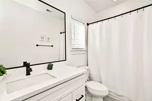 208 N York St, Houston, TX 77003 - Photo 27