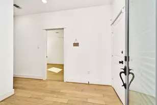 208 N York St, Houston, TX 77003 - Photo 3