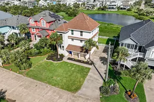 13514 Windlass Cir, Galveston, TX 77554 - Photo 3