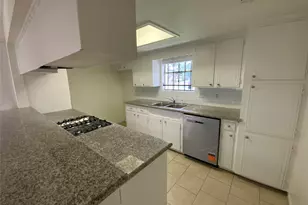 7710 Ashmole Ln, Houston, TX 77088 - Photo 9
