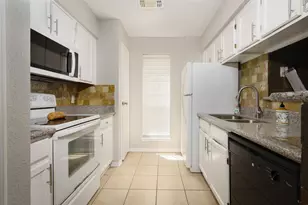 1515 Sandy Springs Rd, Houston, TX 77042 - Photo 11