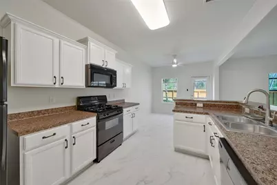 305 Crooked Pine Court, Conroe, TX 77304 - Photo 11