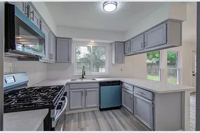 5727 Longforest Drive, Houston, TX 77088 - Photo 19
