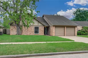 5727 Longforest Dr, Houston, TX 77088 - Photo 5
