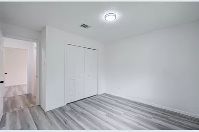 5727 Longforest Drive, Houston, TX 77088 - Photo 15