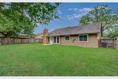 5727 Longforest Drive, Houston, TX 77088 - Photo 37