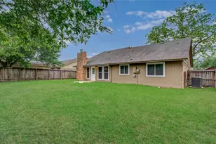 5727 Longforest Dr, Houston, TX 77088 - Photo 37