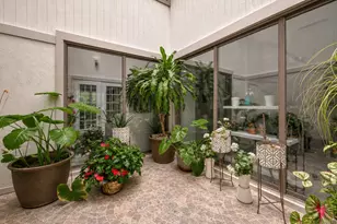 17 Bayou Pointe Dr, Houston, TX 77063 - Photo 11