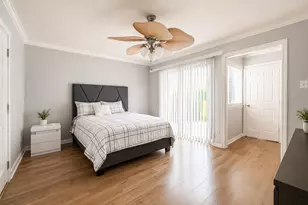 17 Bayou Pointe Dr, Houston, TX 77063 - Photo 9