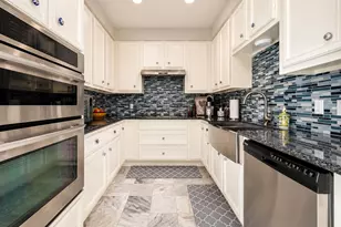 17 Bayou Pointe Dr, Houston, TX 77063 - Photo 13