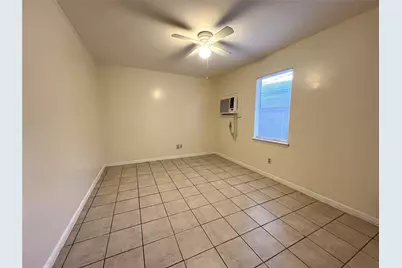 1210 Sycamore Avenue #C, Huntsville, TX 77340 - Photo 7