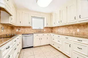 1015 Kanah Ln, Houston, TX 77090 - Photo 9
