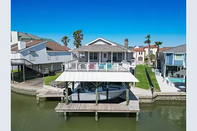 210 Sampan Drive, Tiki Island, TX 77554 - Photo 1