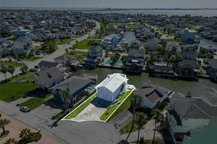 210 Sampan Dr, Galveston, TX 77554 - Photo 49