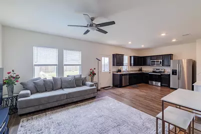 301 Wonderful Life Way, Jarrell, TX 76537 - Photo 5