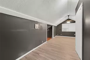 310 N Rock Island St, Angleton, TX 77515 - Photo 9