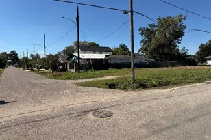 6417 Bobby Burns St, Houston, TX 77028 - Photo 9