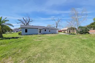 413 S Market St, Brazoria, TX 77422 - Photo 33