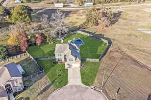 1700 Twin Oaks Cir, Brenham, TX 77833 - Photo 1