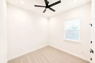 5018 Dieppe St, Houston, TX 77033 - Photo 11