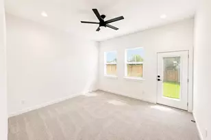 5018 Dieppe St, Houston, TX 77033 - Photo 5