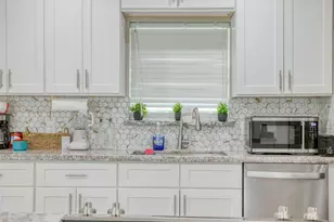 8150 Herschelwood St, Houston, TX 77033 - Photo 5