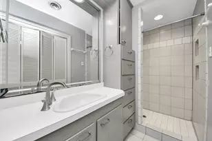 10514 Haddington Dr, Houston, TX 77043 - Photo 5