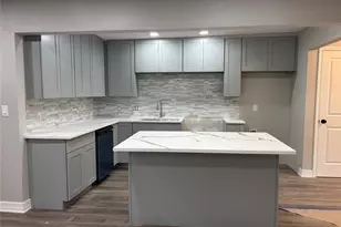 907 Fortune Dr, Baytown, TX 77520 - Photo 3