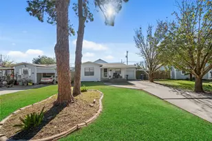 429 19th Ave N, Texas City, TX 77590 - Photo 1