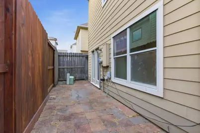 1303 Sherwood Point Lane, Houston, TX 77043 - Photo 49