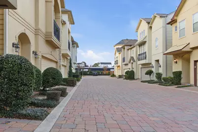 1303 Sherwood Point Lane, Houston, TX 77043 - Photo 47