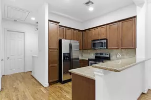 1303 Sherwood Point Ln, Houston, TX 77043 - Photo 9