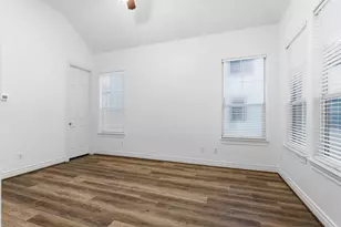 1303 Sherwood Point Ln, Houston, TX 77043 - Photo 33