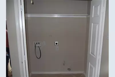 2627 Desoto Square, Houston, TX 77091 - Photo 9