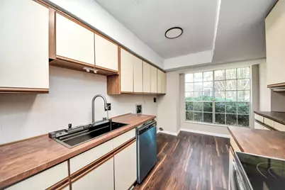 7815 Grove Ridge Drive, Houston, TX 77061 - Photo 11