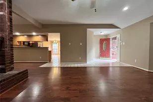 75 W Stony Bridge Cir, The Woodlands, TX 77381 - Photo 9