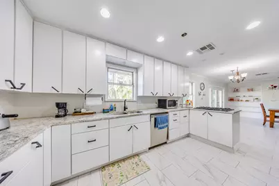 2519 Lazy Lake Drive, Houston, TX 77058 - Photo 7