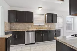 10418 Iris Lake Ct, Houston, TX 77070 - Photo 9