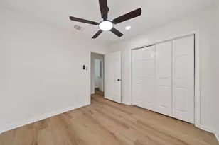 907 S 3rd St, La Porte, TX 77571 - Photo 17