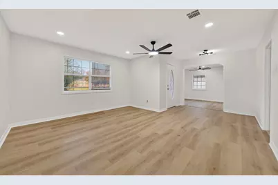 907 S 3rd Street, La Porte, TX 77571 - Photo 9