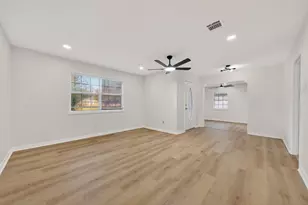 907 S 3rd St, La Porte, TX 77571 - Photo 9
