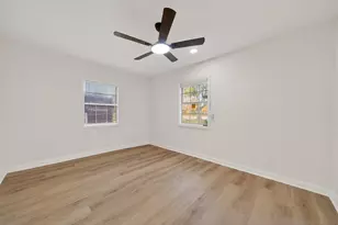 907 S 3rd St, La Porte, TX 77571 - Photo 5